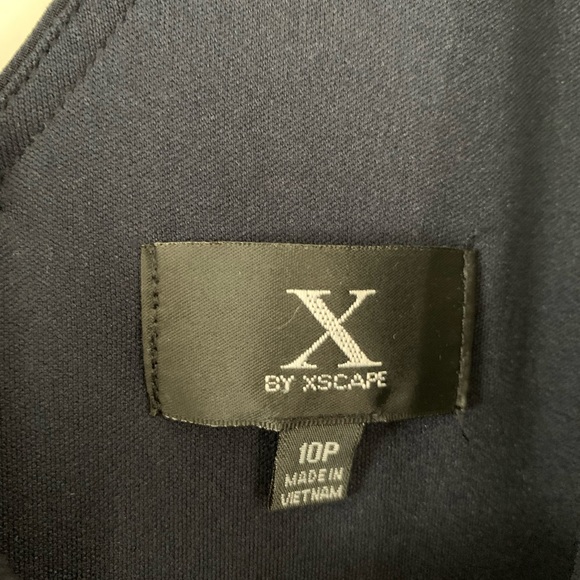 Size 10 petite women’s navy floral long dress - Picture 2 of 2